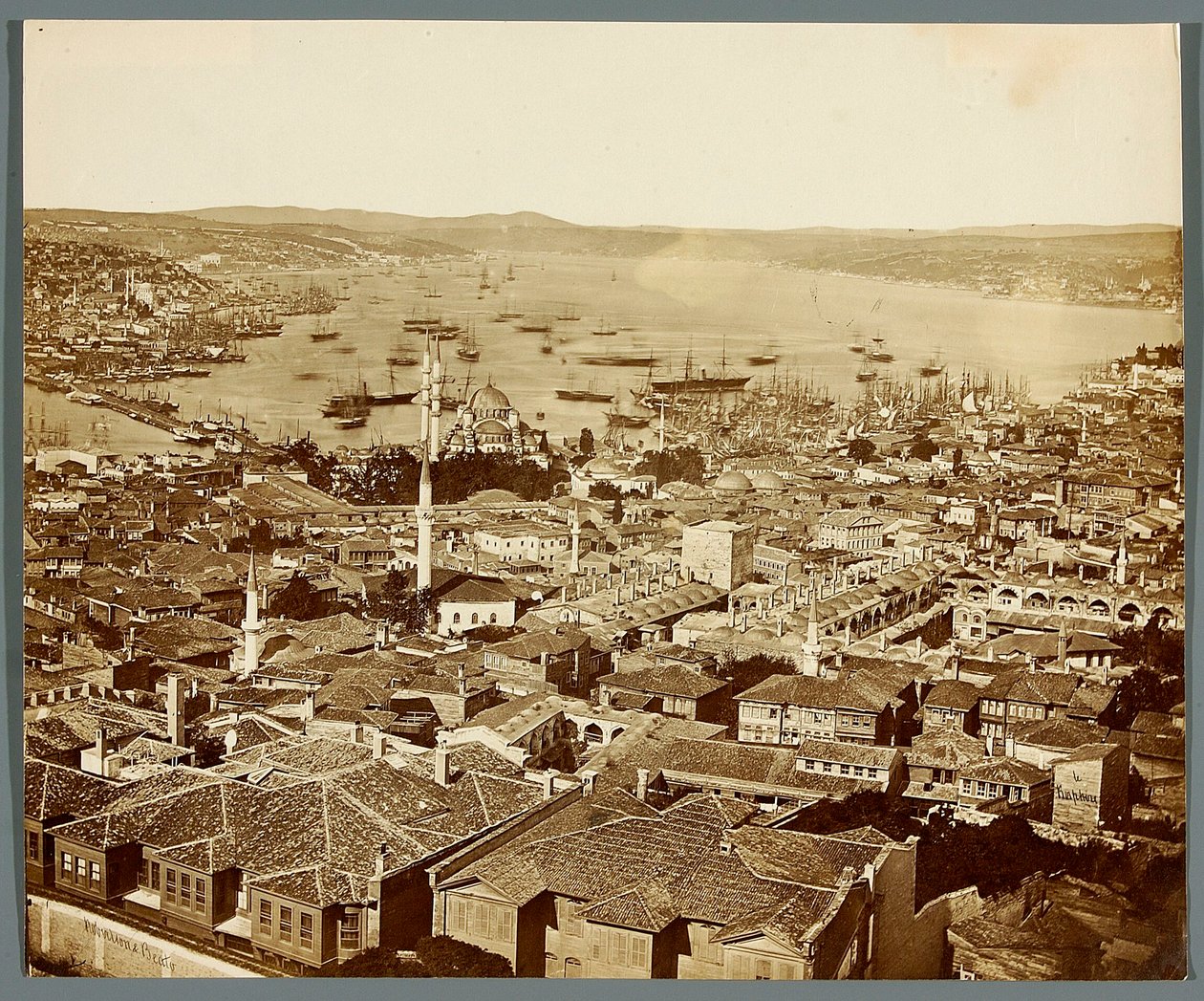 „Bospor“ [Istanbul. Panorama města - pohled směrem k Bosporu] od James Robertson