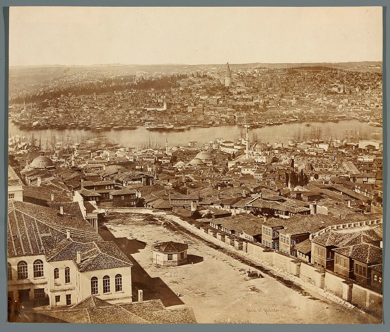 „Pera a Galata“ [Istanbul. Panorama města - pohled na čtvrti Pera a Galata] od James Robertson