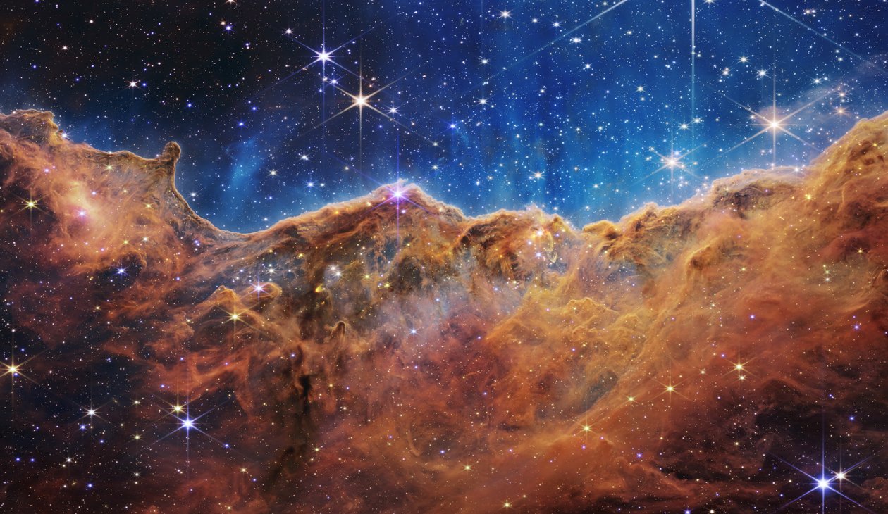 Kosmické útesy v mlhovině Carina (obrázek NIRCam) od James Webb Space Telescope (NASA)