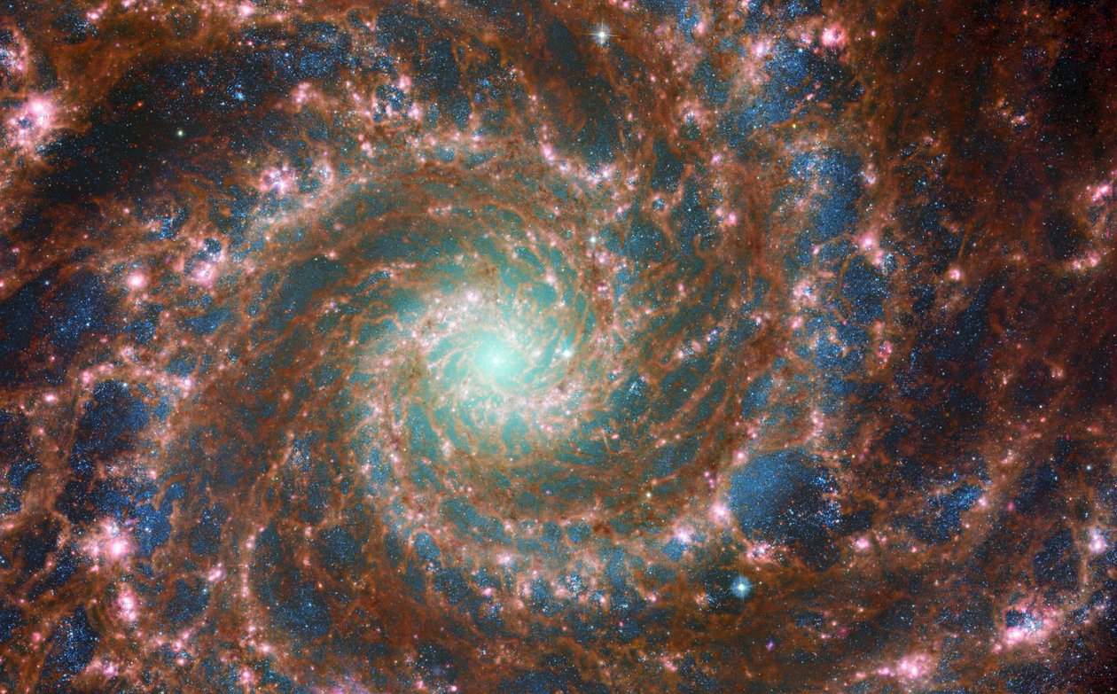 Fantomová galaxie napříč spektrem od James Webb Space Telescope (NASA)