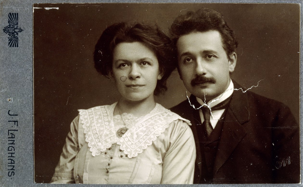 Carte-de-visite portrétní fotografie Alberta Einsteina a Milevy Einstein-Maric v roce 1911, 1911 od Jan Langhans
