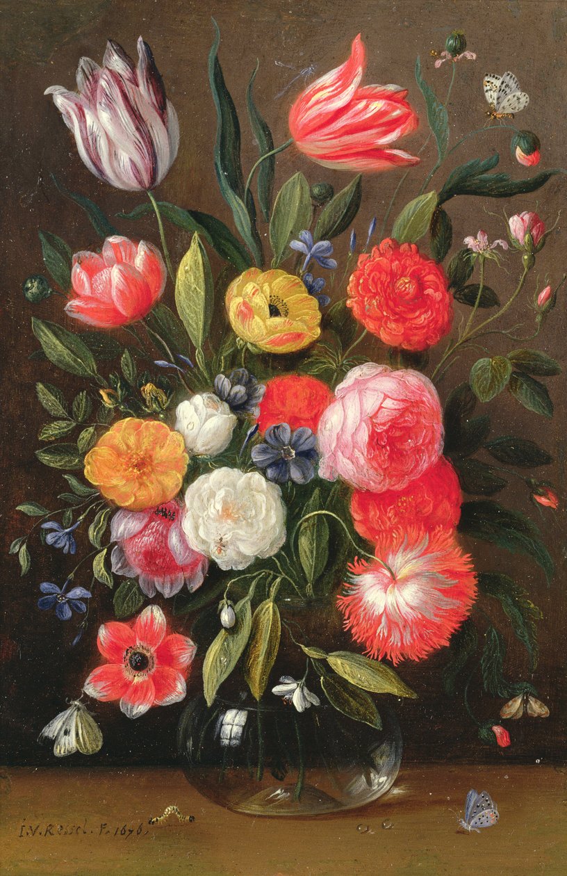 Tulipány, růže, sasanky a další květiny ve skleněné váze s motýly a housenkou na římse od Jan van the Elder Kessel