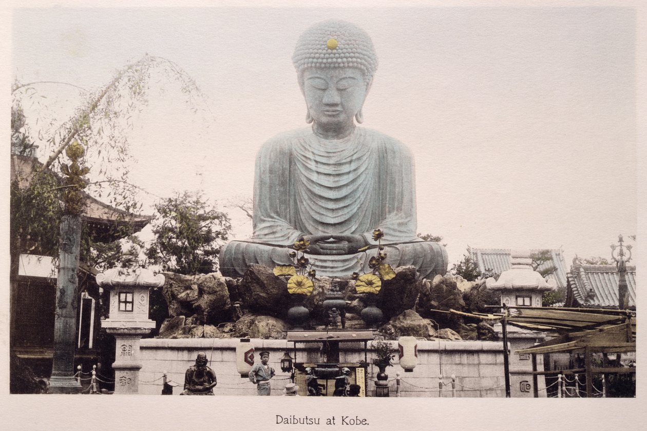 Daibutsu v Kóbe, asi 1880 (ručně kolorovaný albumenový tisk na kartě) od Japanese Photographer