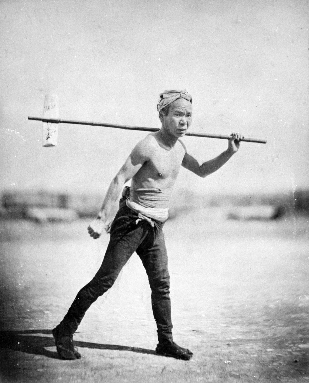 Japonský posel, kolem 70. let 19. století od Japanese Photographer