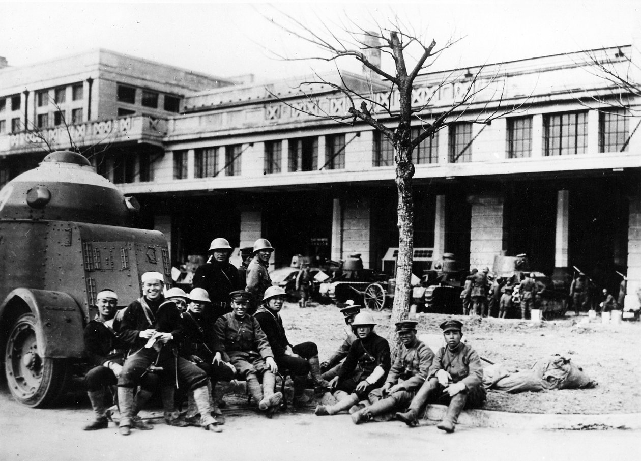 Japonští vojáci a tanky v Číně, c.1920-40 od Japanese Photographer