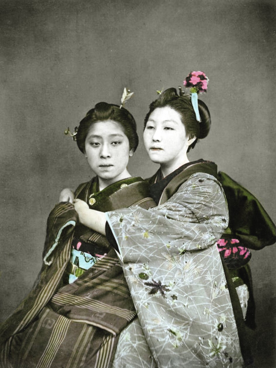 Dvě dívky Gejši, kolem roku 1880 (ručně kolorovaná albuminová fotografie) od Japanese Photographer