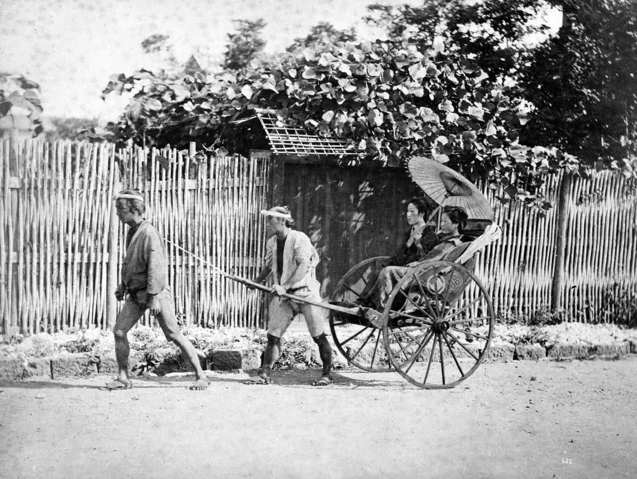Dvě dívky v rikši, kolem 1860-80 od Japanese Photographer