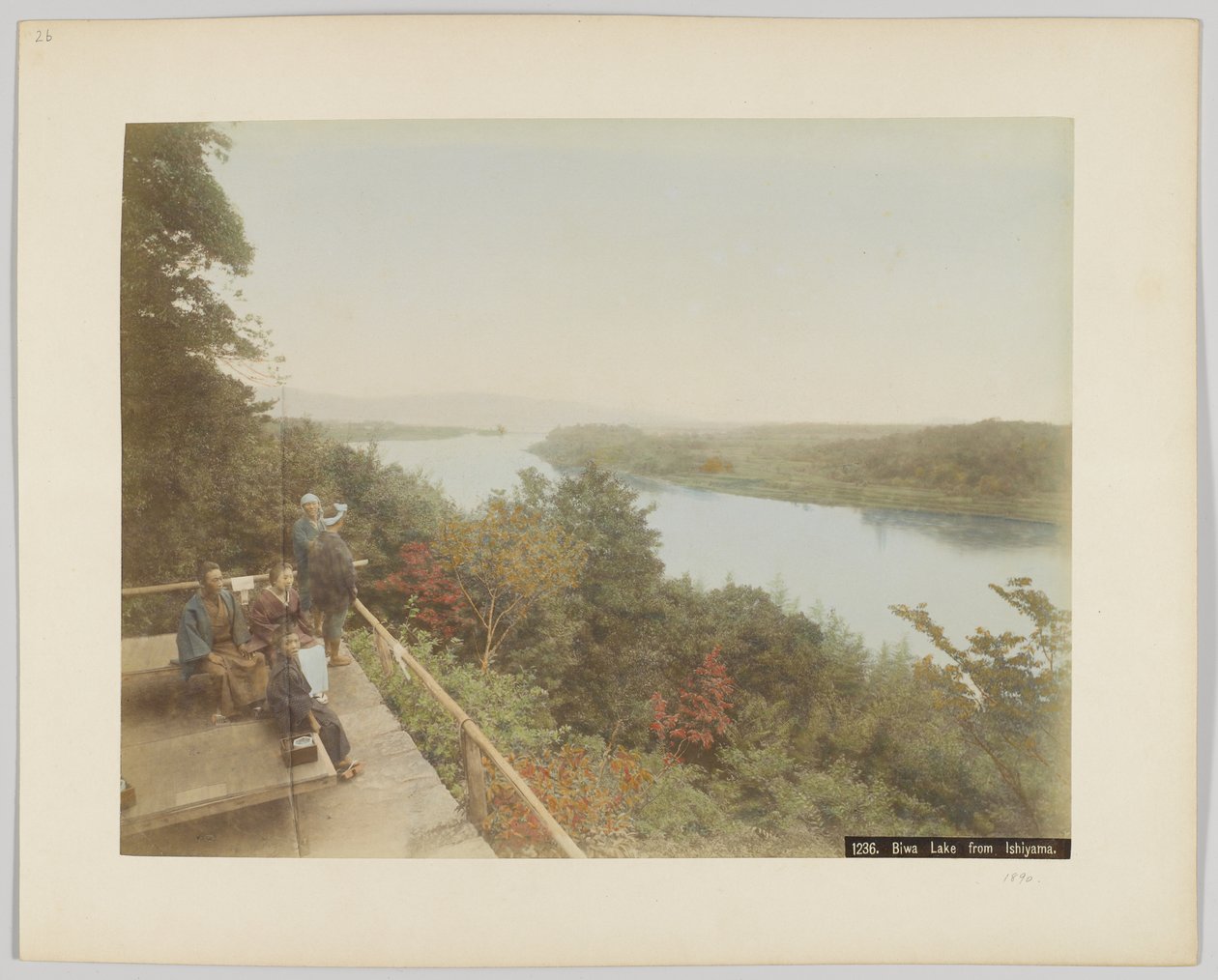 Jezero Biwa z Ishiyama, prefektura Shiga, Japonsko (ručně kolorovaná černobílá fotografie) od Japanese Photographer