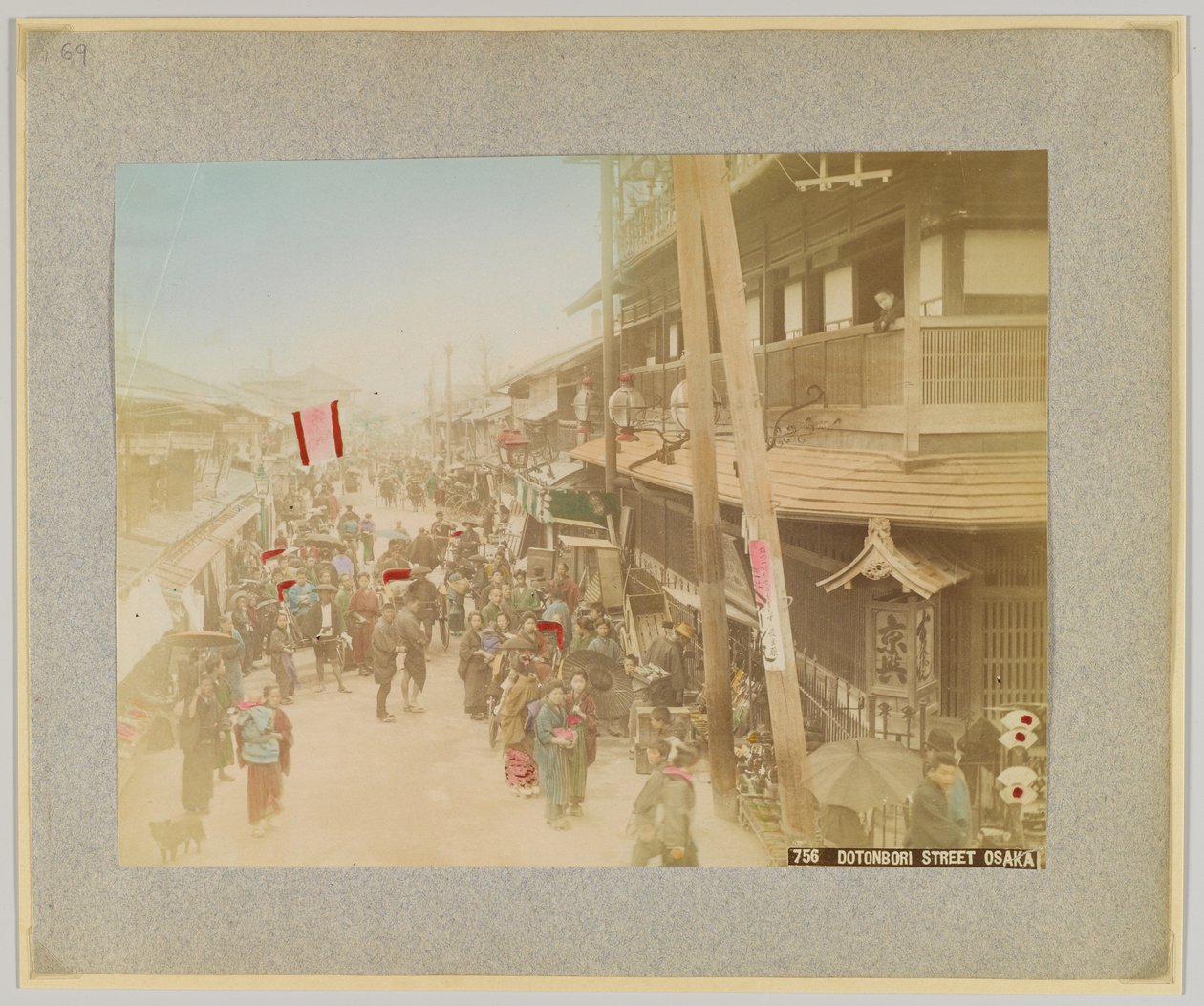 Dotonbori Street, Osaka, Japonsko (ručně kolorovaná černobílá fotografie) od Japanese Photographer