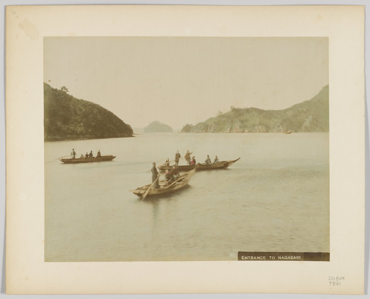 Vstup do Nagasaki, Japonsko (ručně kolorovaná černobílá fotografie) od Japanese Photographer