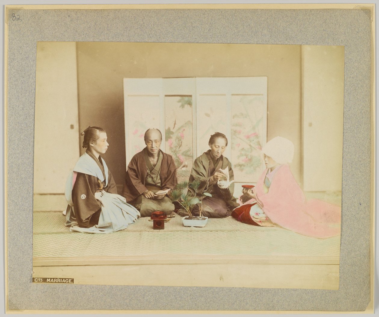 Japonský svatební obřad (ručně kolorovaná černobílá fotografie) od Japanese Photographer