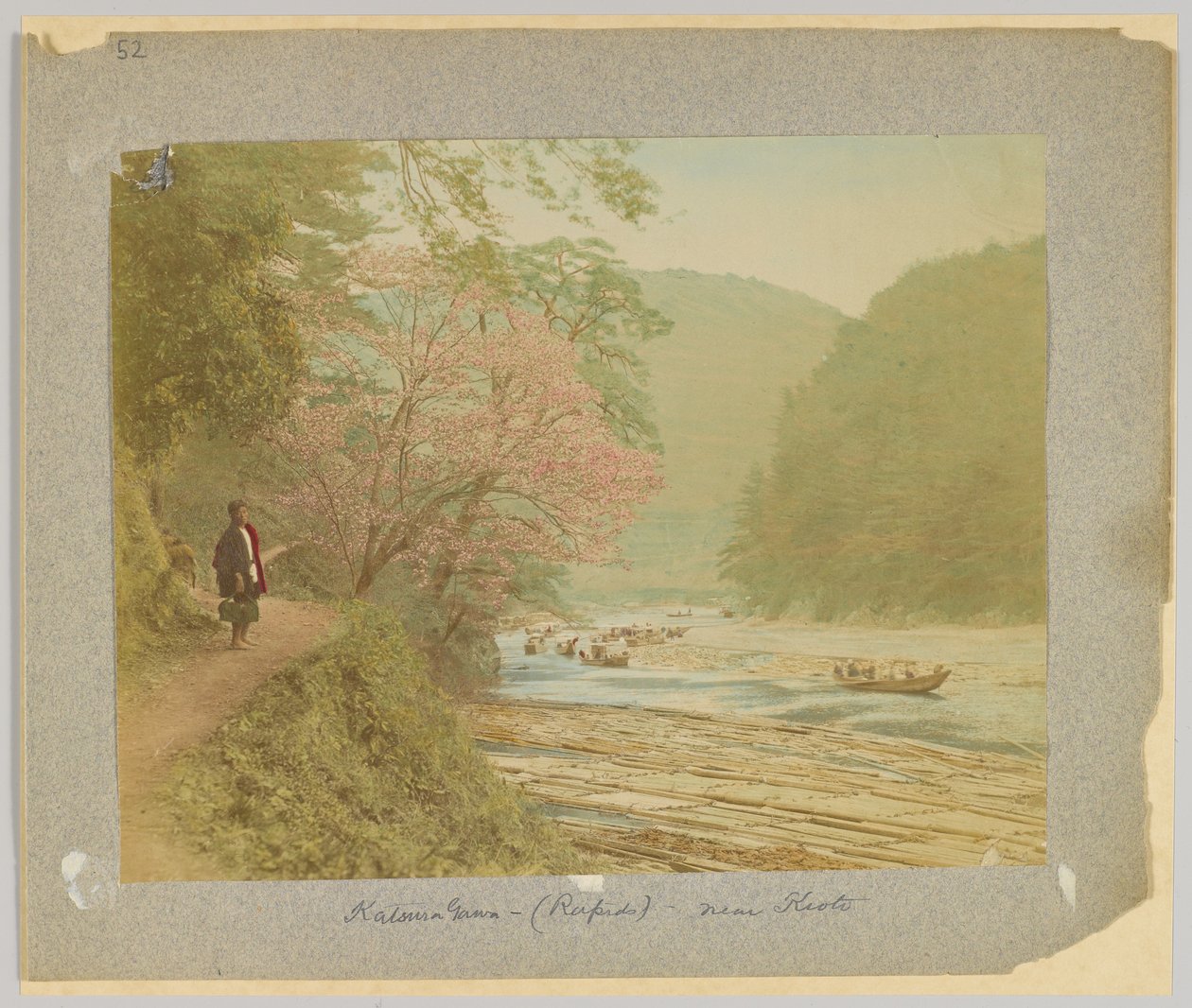 Katsura-Gawa, poblíž Kjóta, Japonsko (ručně kolorovaná černobílá fotografie) od Japanese Photographer