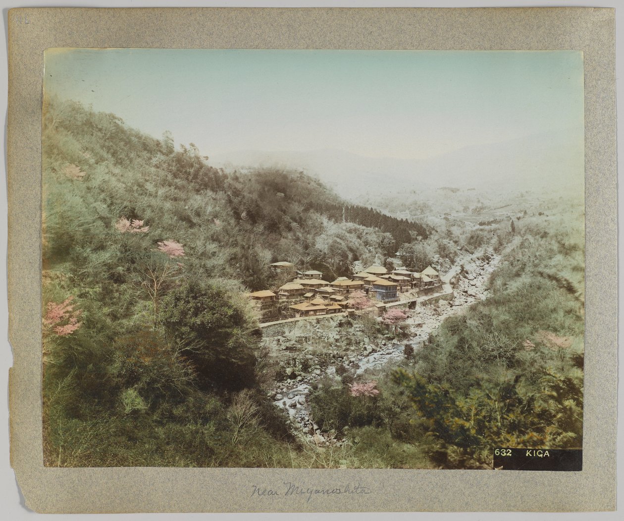 Kiga, poblíž Miyanoshita, prefektura Kanagawa, Japonsko (ručně kolorovaná černobílá fotografie) od Japanese Photographer
