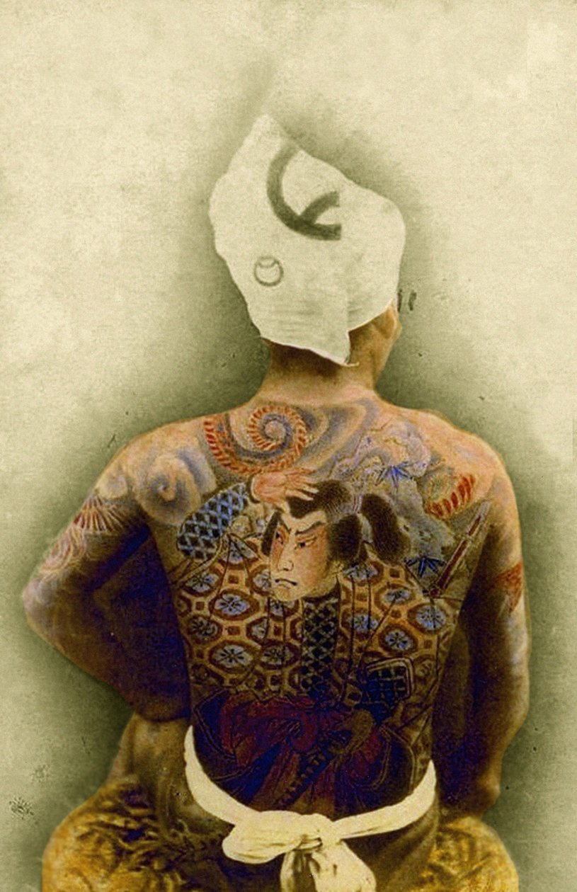 Muž s tradičním japonským tetováním Irezumi, cca 1880 (ručně kolorovaná fotoalba) od Japanese Photographer