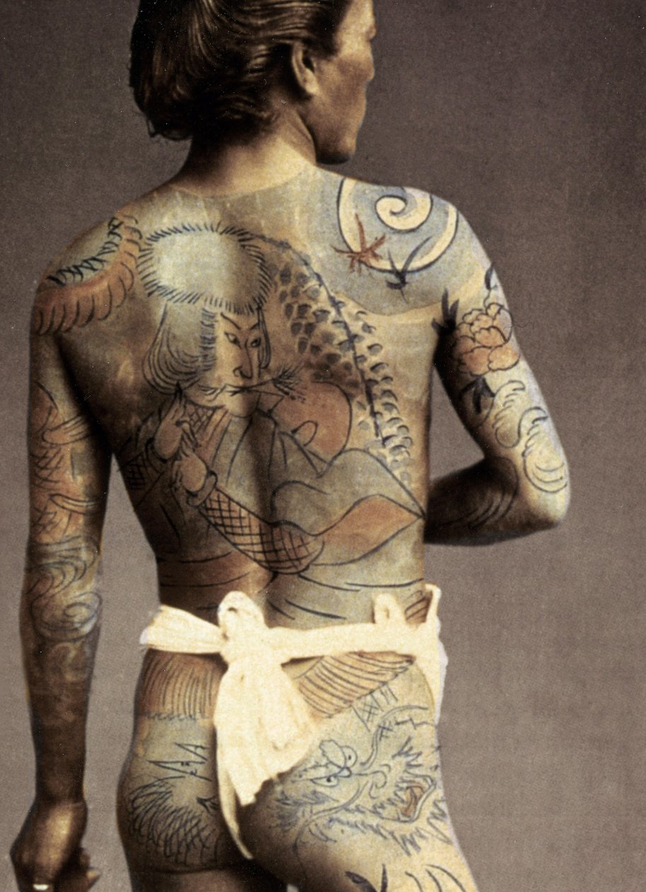 Muž s tradičním japonským tetováním Irezumi, kolem roku 1880 od Japanese Photographer