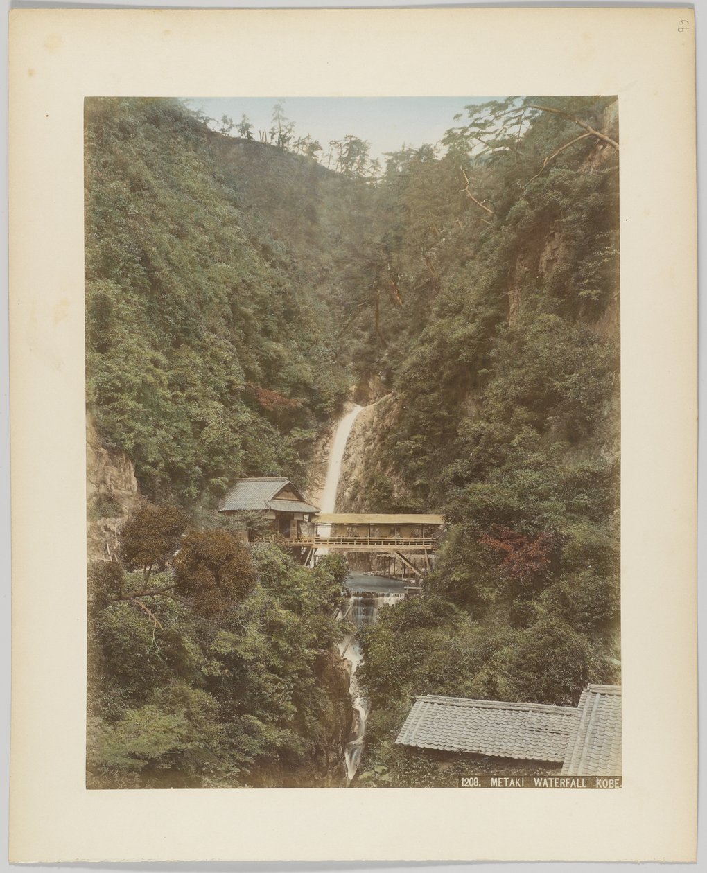 Vodopád Meraki, Kobe, Japonsko (ručně kolorovaná černobílá fotografie) od Japanese Photographer