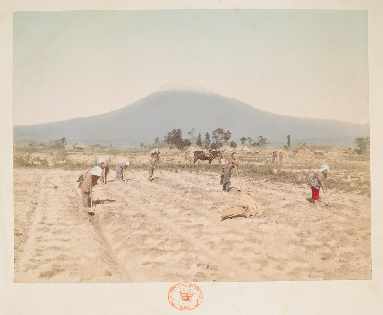 Hora Fuji a zemědělská půda, z knihy barevných fotografií pohledů v Japonsku od Japanese Photographer
