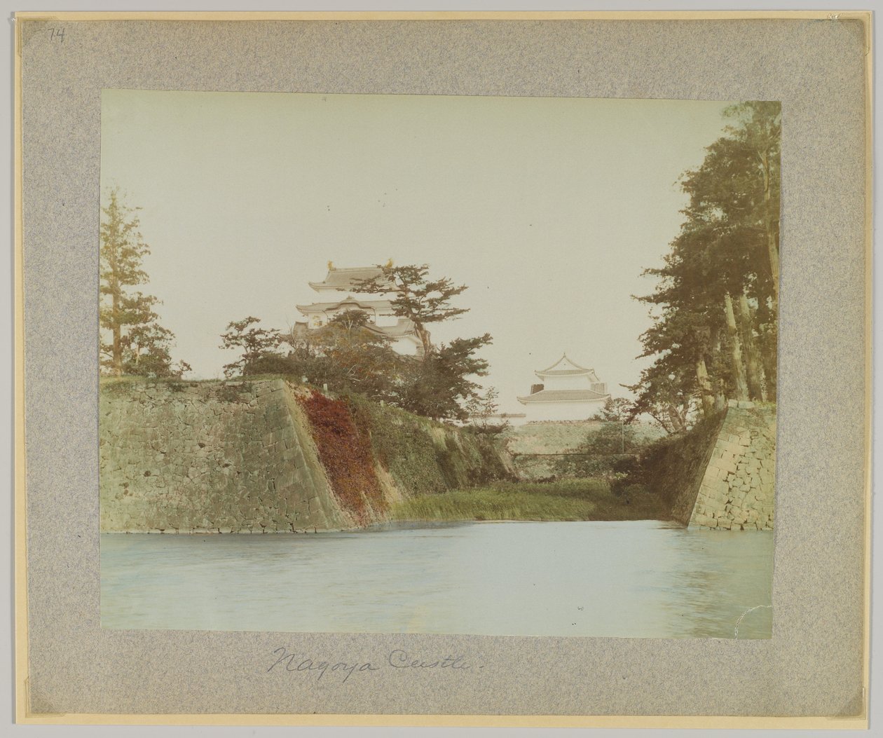 Hrad Nagoya, Japonsko (ručně kolorovaná černobílá fotografie) od Japanese Photographer