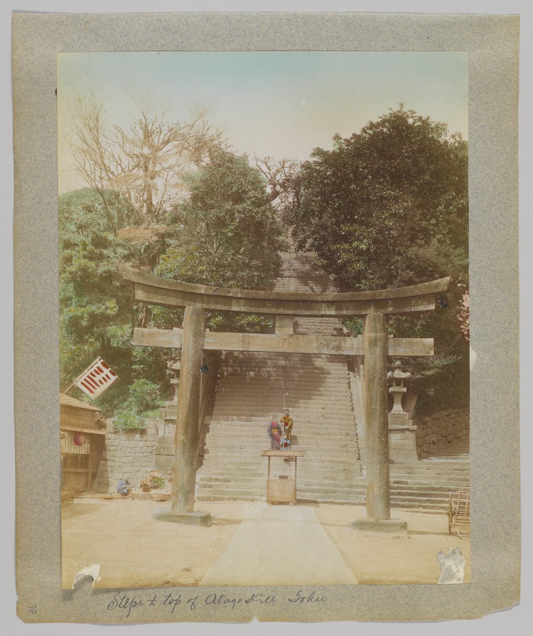 Kroky na vrchol Atago Hill, Tokio, Japonsko (ručně kolorovaná černobílá fotografie) od Japanese Photographer