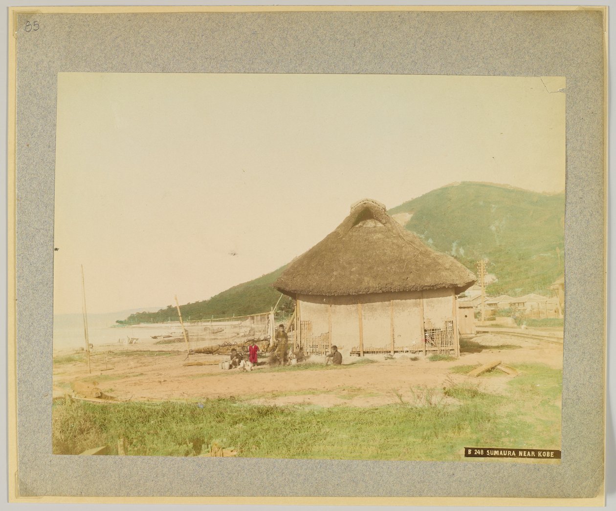 Sumaura, poblíž Kobe, Japonsko (ručně kolorovaná černobílá fotografie) od Japanese Photographer