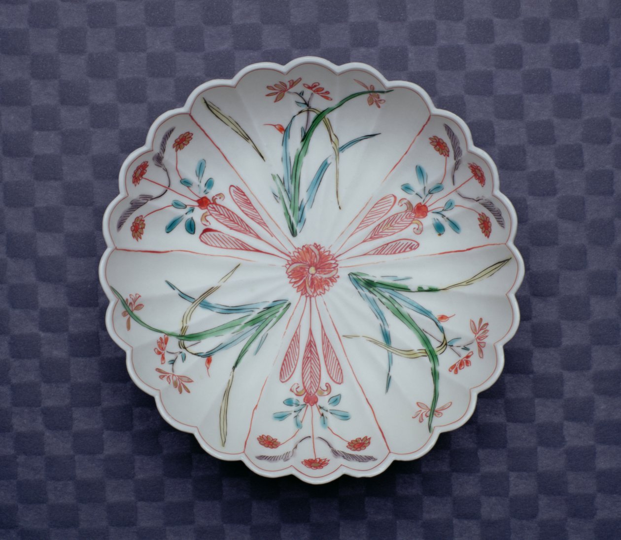 Mísa Arita ve tvaru chryzantémy, konec 17. století (smaltovaný porcelán) od Japanese School