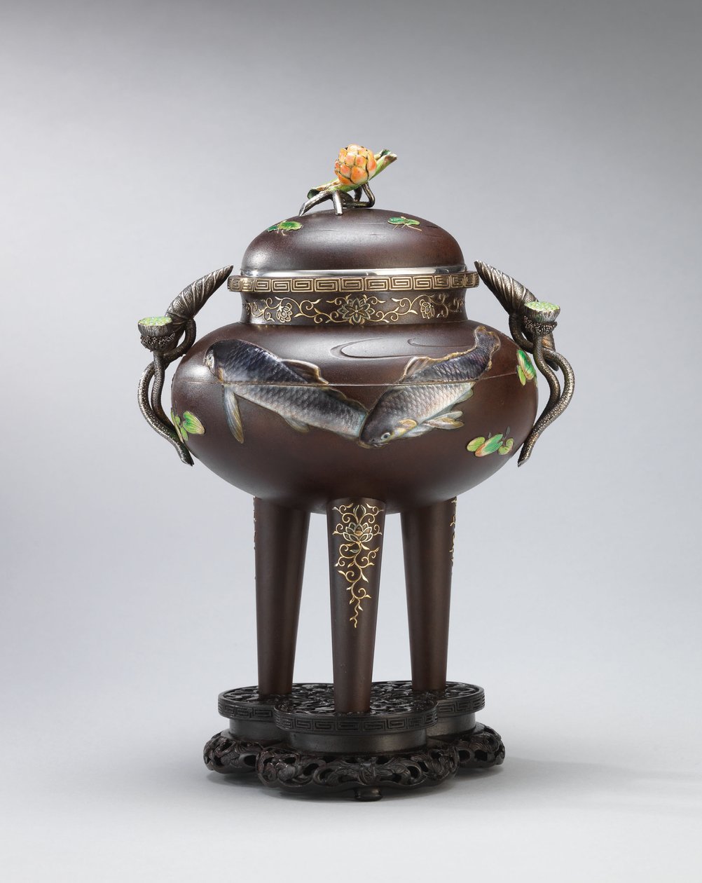 Smaltovaná a měkkým kovem vykládaná železná kadidelnice, zapečetěná Koichi Shin (Takasaki Koichi), Meiji Period (železo, zlato, stříbro a smalty) od Japanese School