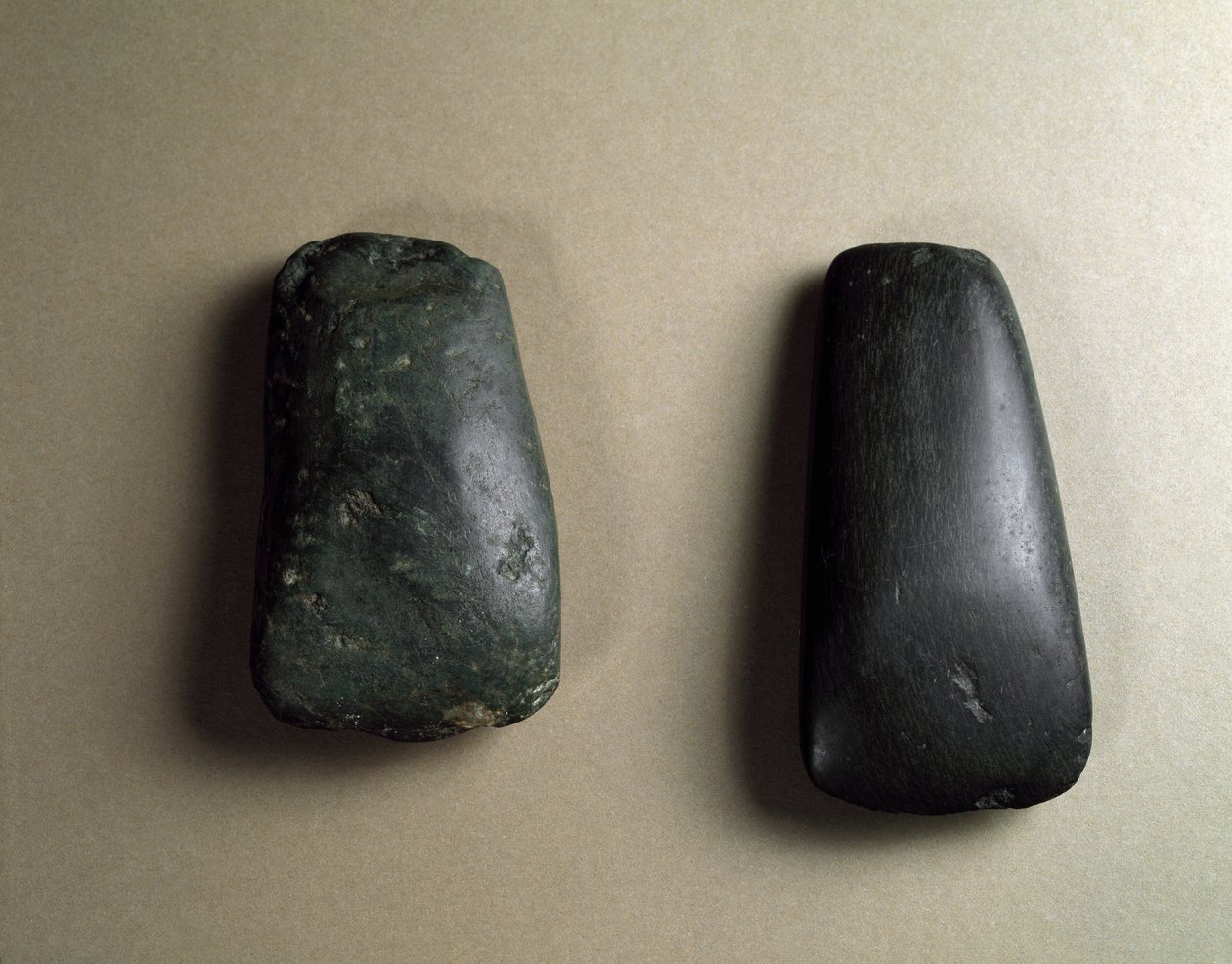 Čepele seker z pazourku, období Jomon 4500-3700 př. Kr od Japanese School