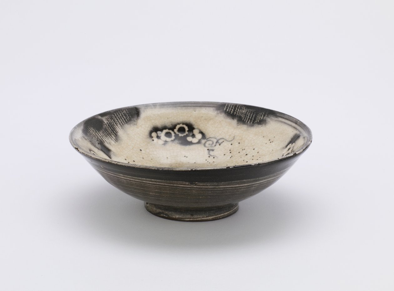 Samostatná servírovací mísa, Kjúšú nebo Kjóto, období Edo, 18.-19. století (kamenina s bílým skluzem a kobaltovým pigmentem pod čirou glazurou) od Japanese School
