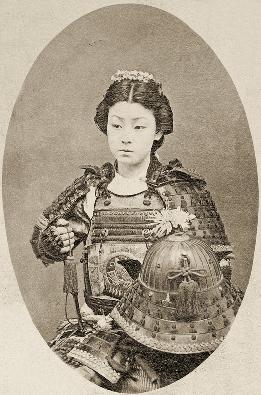 Portrét ženské bojovnice s květinami ve vlasech, kolem roku 1895 od Japanese School