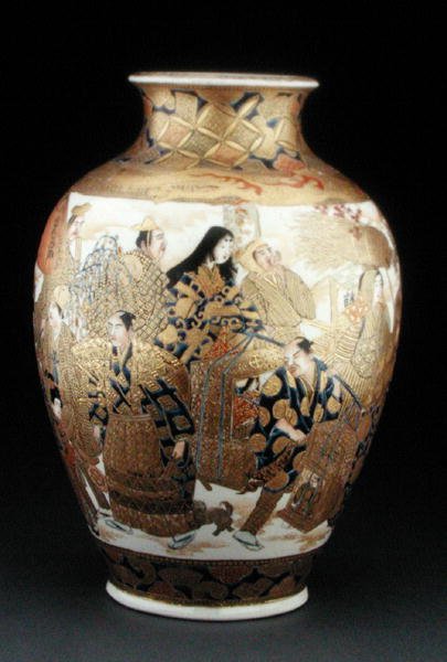 Váza Satsuma s postavami v průvodu, konec 19. století (kalina malovaná emaily) od Japanese School