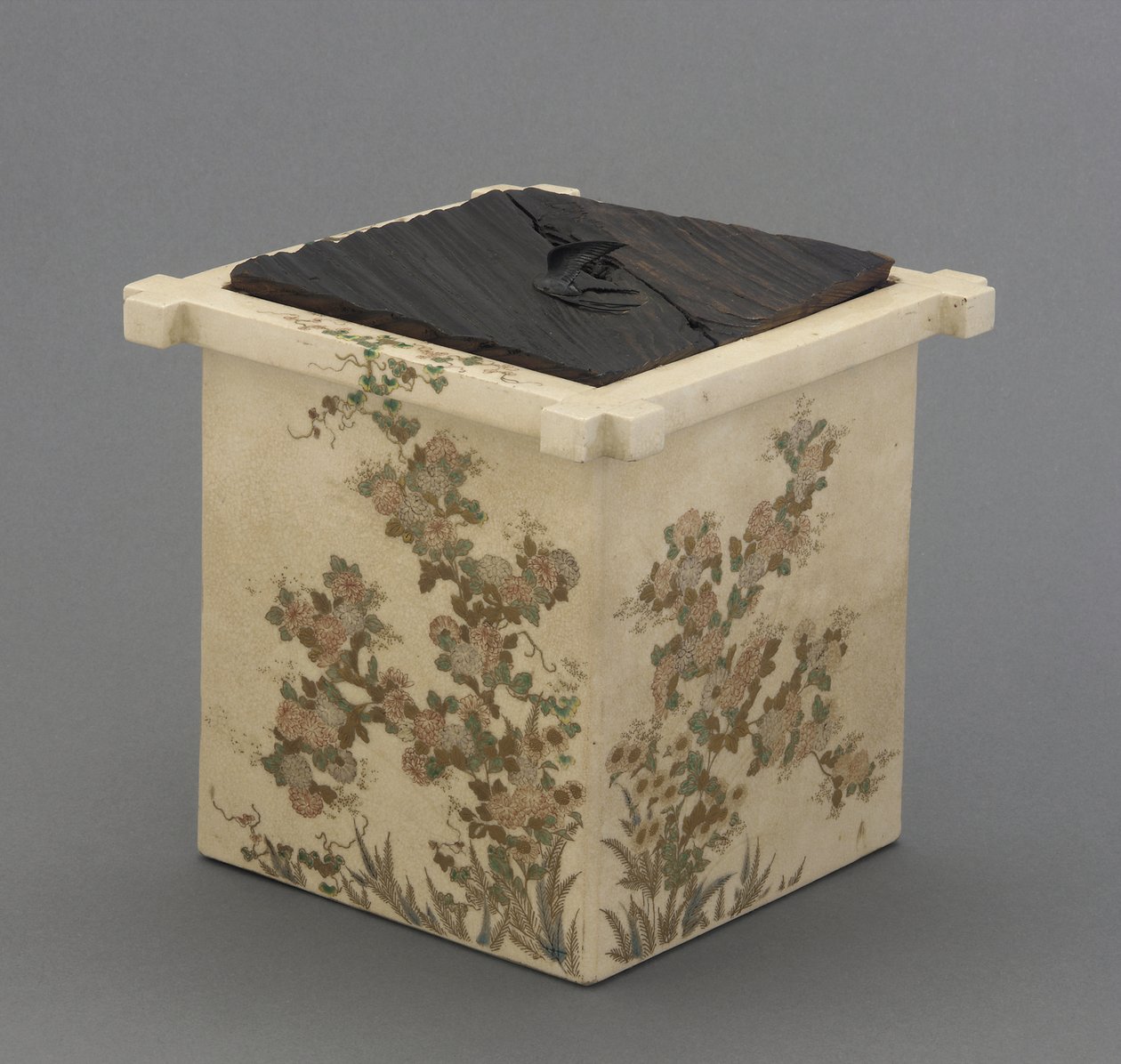 Satsuma ware dóza na čajový obřad ve tvaru obrubníku, dóza na čajový obřad (mizusashi) od Japanese School