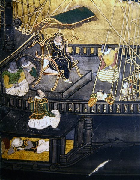 Příjezd Portugalců do Japonska, detail zobrazující muže ve střední části lodi, z obrazovky Namban Byobu, 1594-1618 od Japanese School
