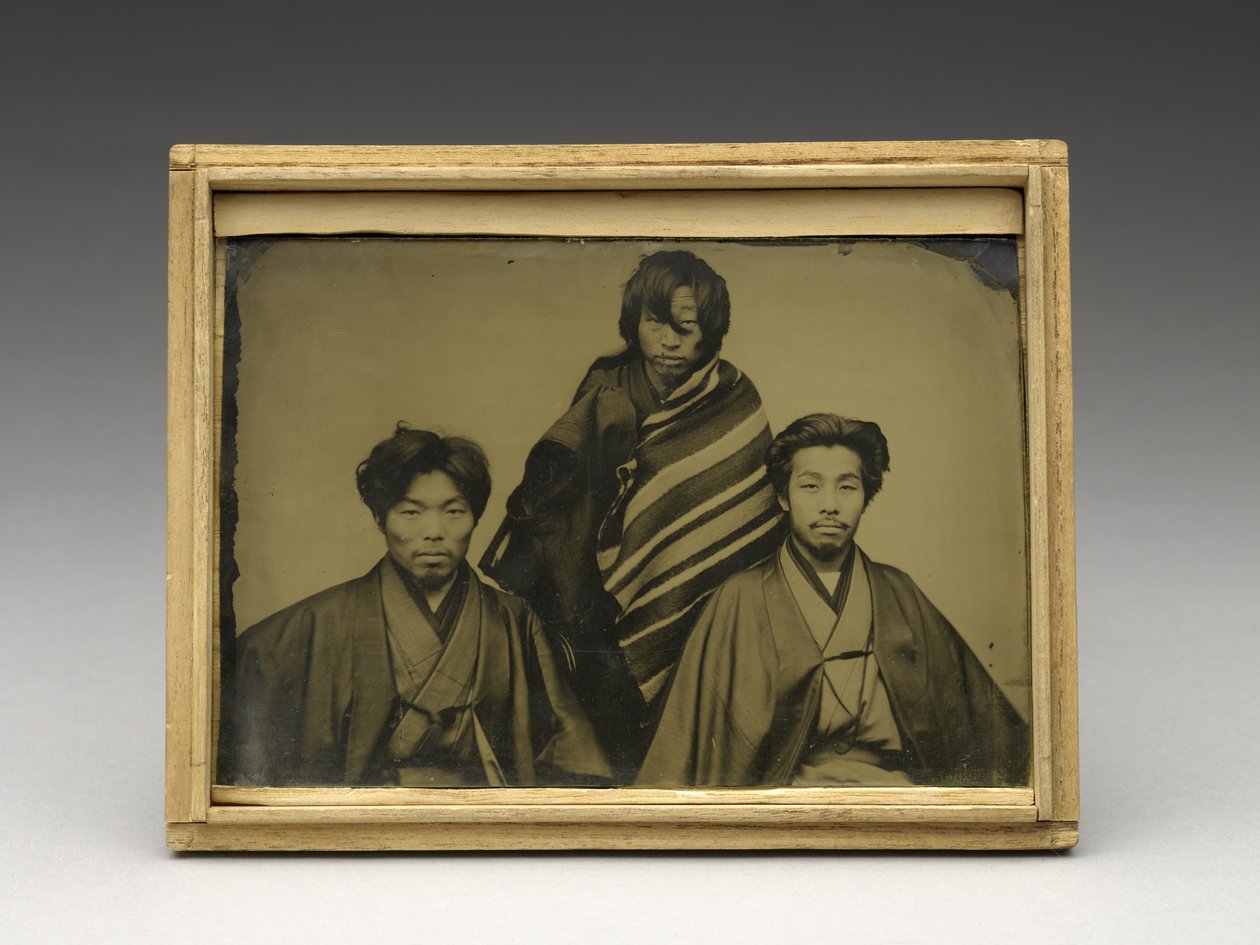Bez názvu, c. 1875 (ambrotypie v původním kiri dřevěném pouzdře) od Japanese School