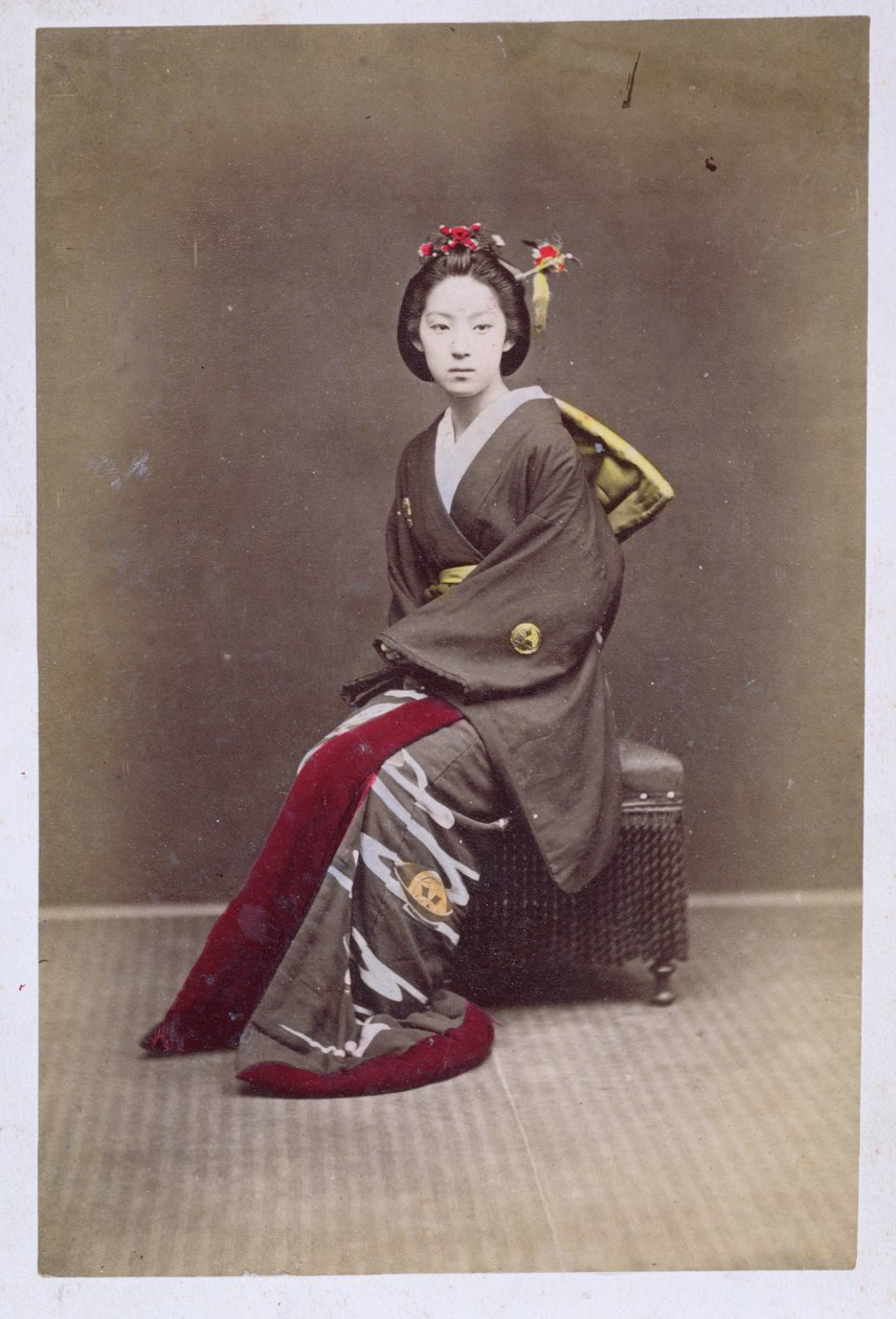Mladá dívka v kimonu, cca 1860-70 (ručně kolorovaná fotografie) od Japanese School