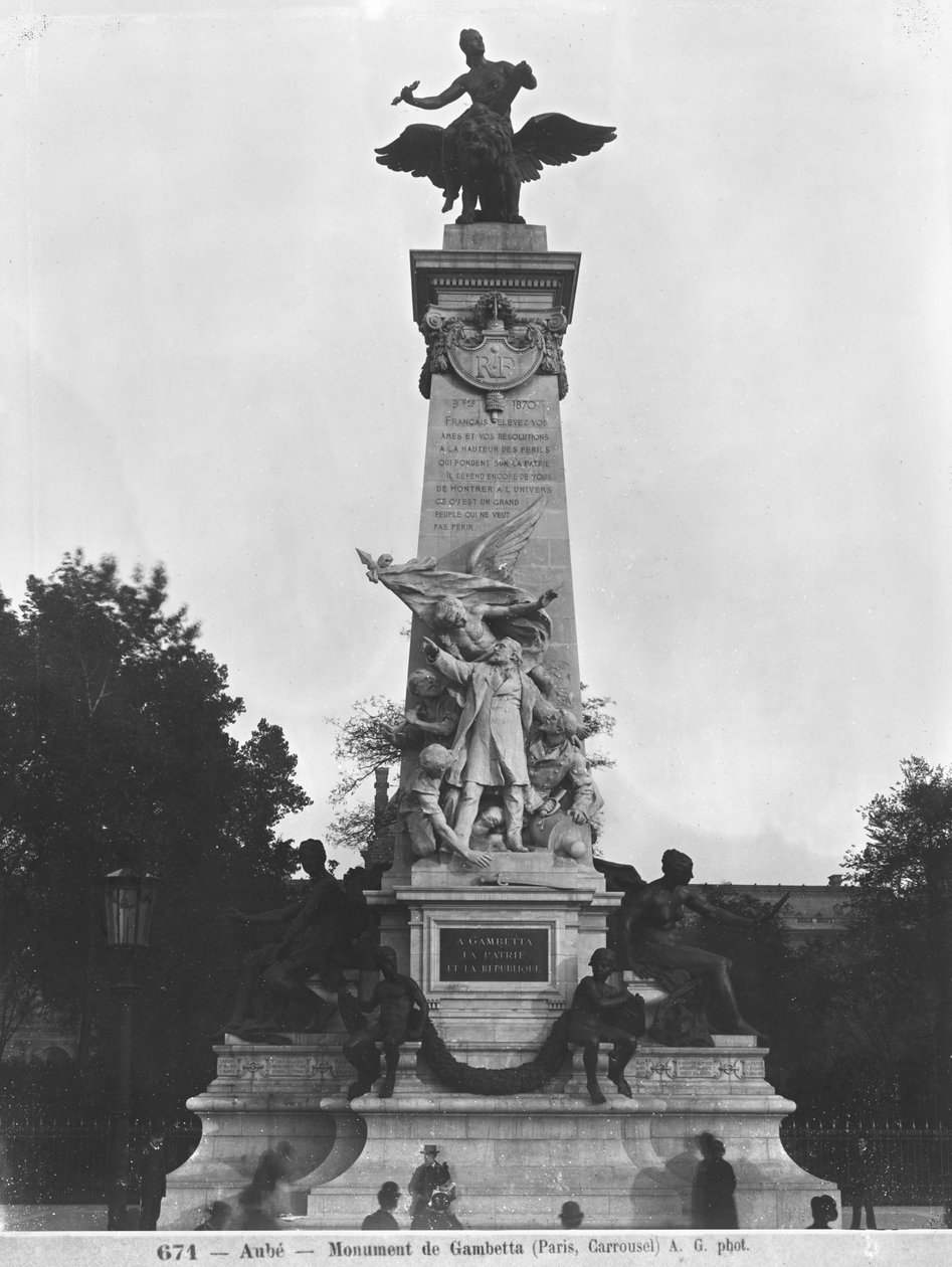 Památník Leon Gambetta, centrální skupina, cour Napoleon, Louvre, 1888 (bronz a kámen) (viz také 346101 až 346104) od Jean Paul Aube