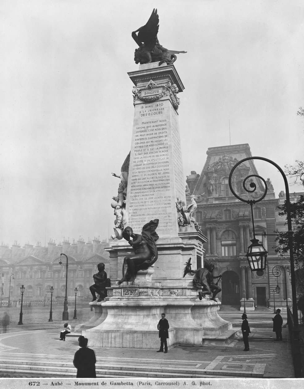 Památník Leon Gambetta, cour Napoleon, Louvre, 1888 (bronz a kámen) (viz také 346102 až 346104, 346503) od Jean Paul Aube