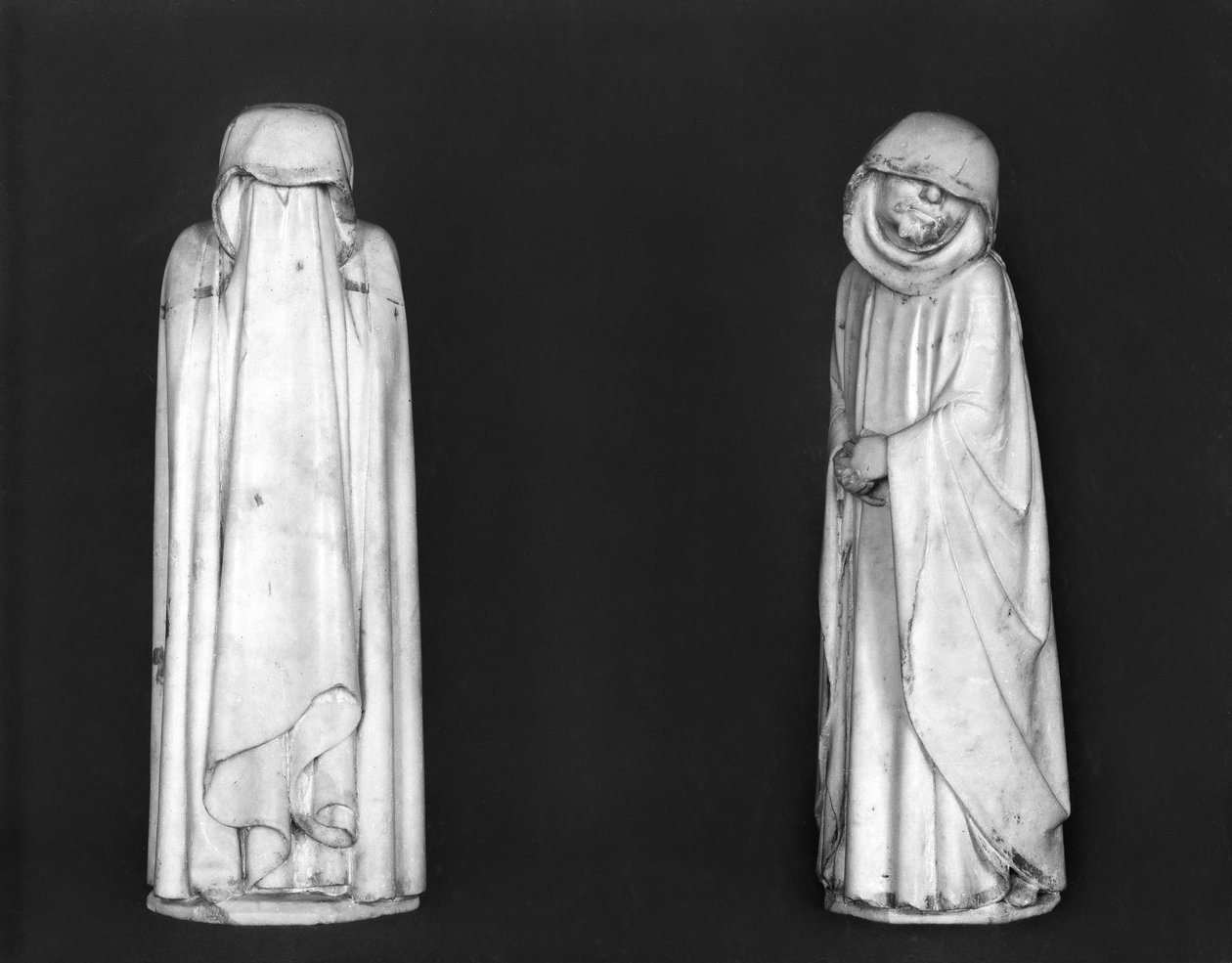 Dva truchlící, z hrobky vévody Jean de Berry (1340-1416) před rokem 1438 (mramor) od Jean de Cambrai