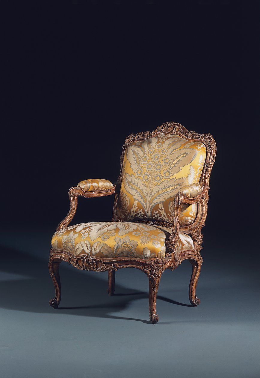 Jedna z dvojice fauteuil Ludvíka XV a la Reine (dřevo a textil) od Jean (fl.1737 63) Gourdin