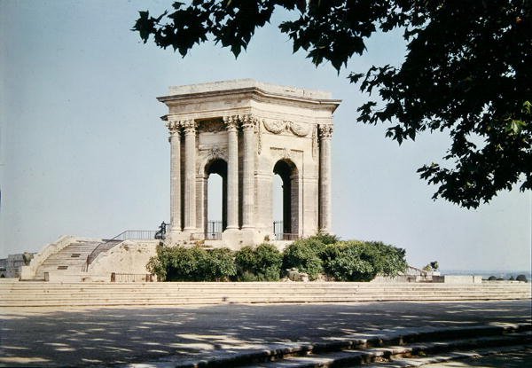 Pohled na Chateau dEau na Promenade de Peyrou, postavený 1767-75 od Jean Antoine Giral