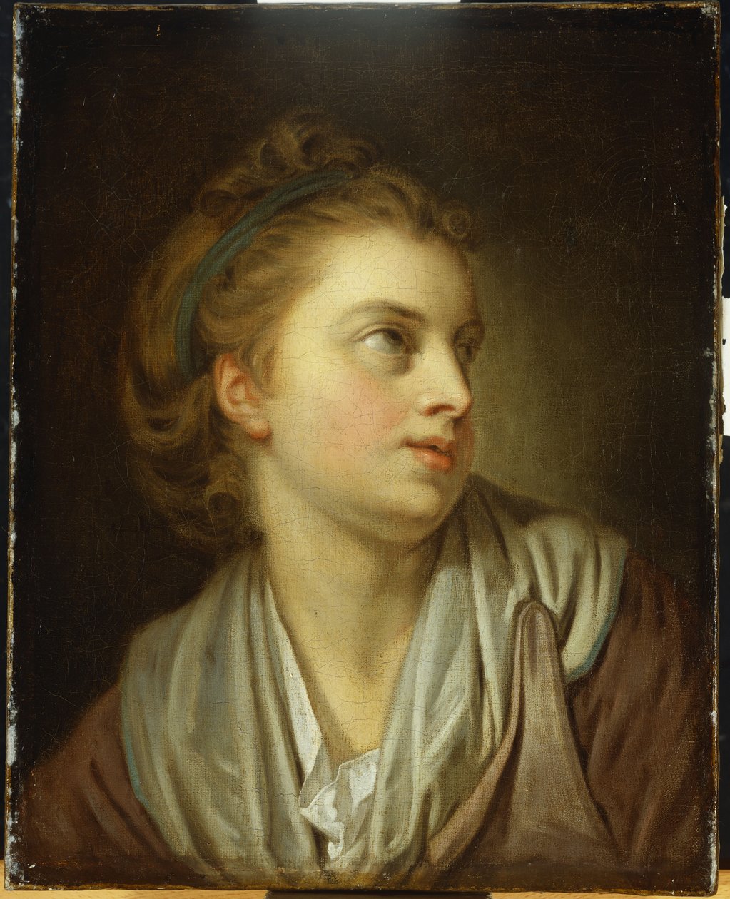 Dívka, dlouhá k poprsí, se zelenou čelenkou do vlasů, vzhlíží od Jean Baptiste Greuze