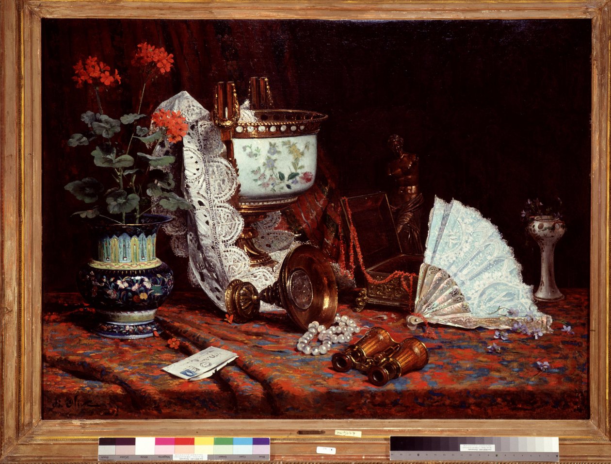 Zátiší má vějíř Stůl pokrytý vázou, hrnec s muškáty, dalekohled. Obraz Jean Baptiste Olive (1848-1936) 20. století Sun. 85x115 cm Povinná zmínka: Kolekce fondation needs de provence, Marseille od Jean Baptiste Olive