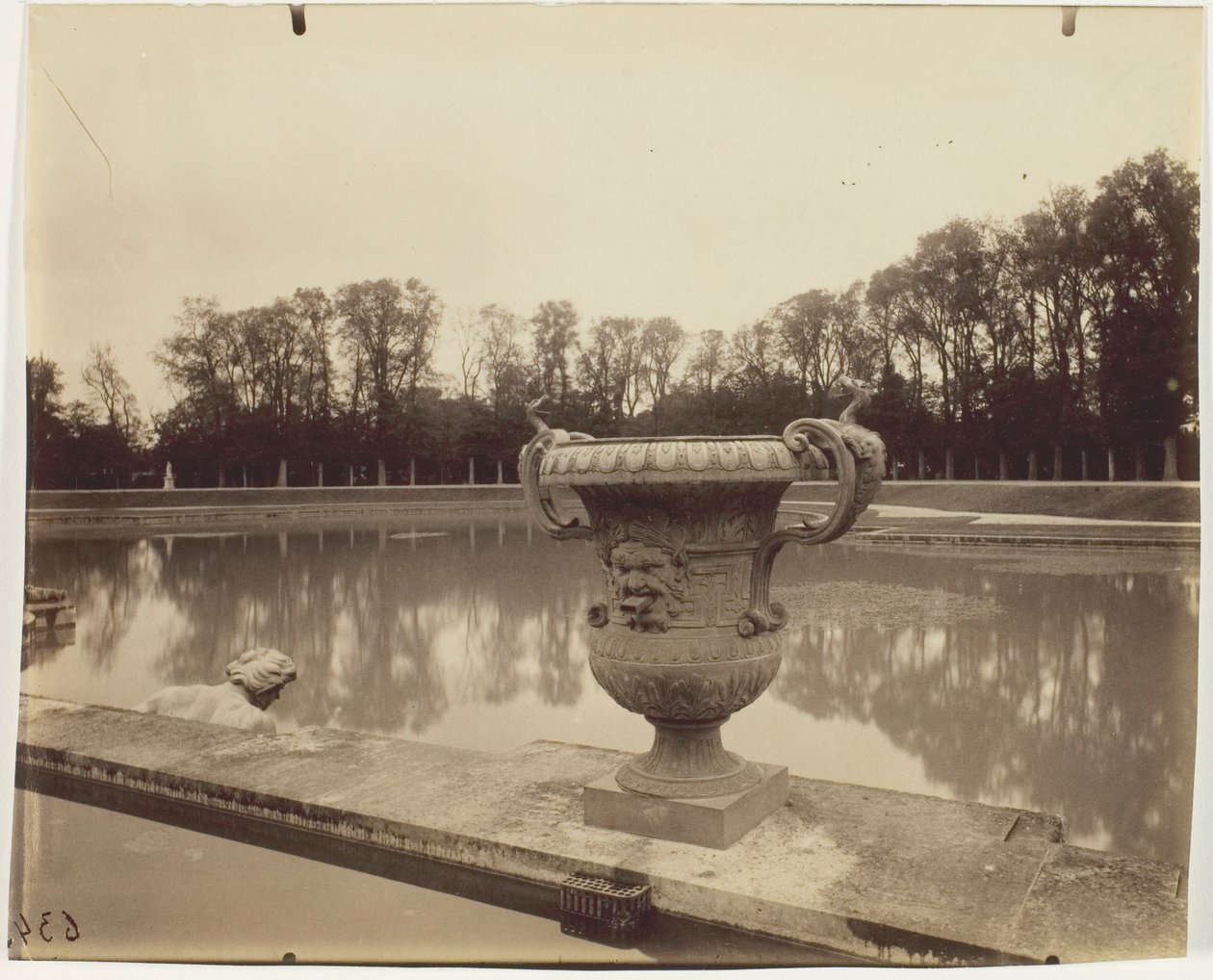 Versailles, Bassin de Neptune od Jean Eugène Auguste Atget