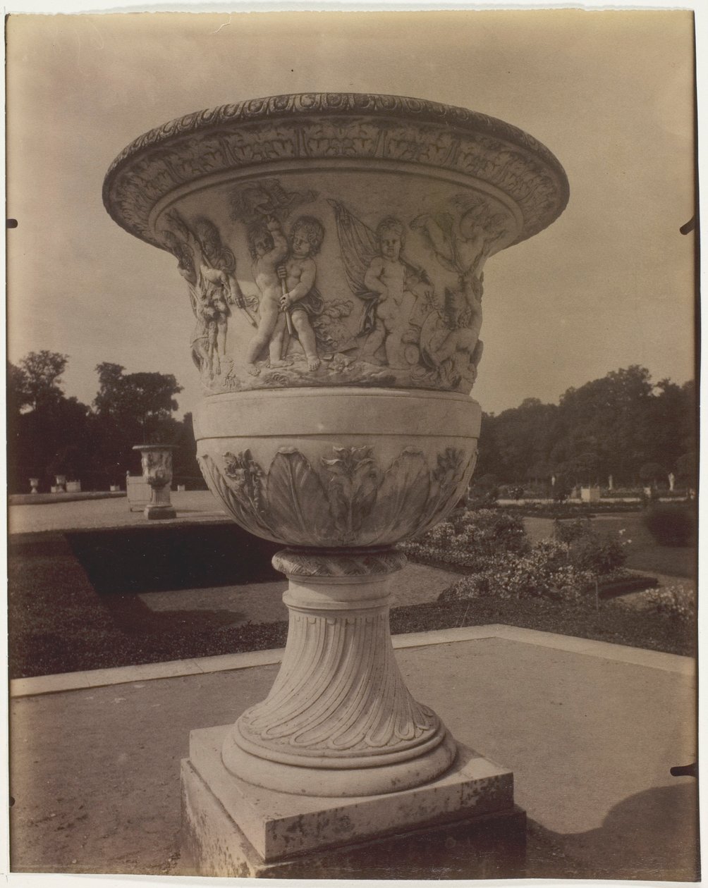 Versailles, váza od Jean Eugène Auguste Atget