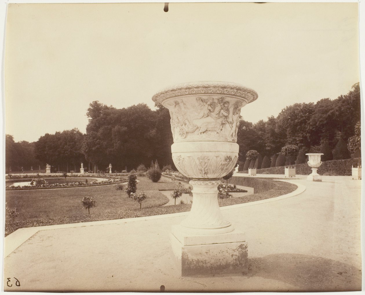 Versailles, váza od Cornu od Jean Eugène Auguste Atget
