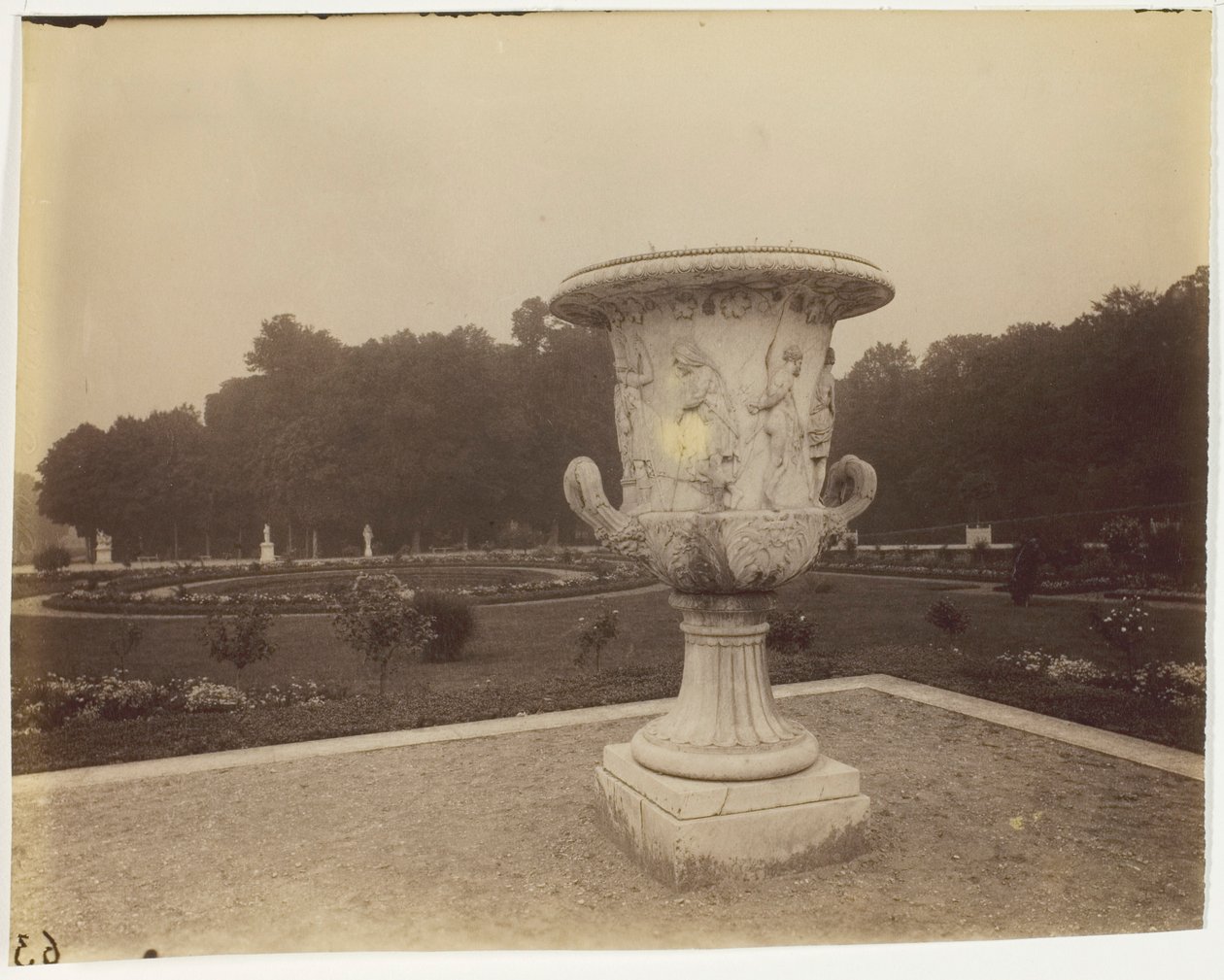 Versailles, váza od Cornu od Jean Eugène Auguste Atget