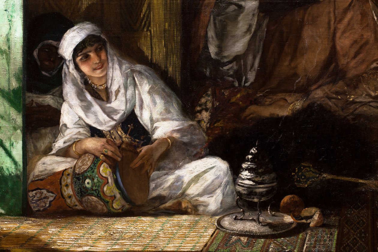 Interiér harému v Maroku, detail: žena hrající na derbouku od Jean Joseph Benjamin Constant