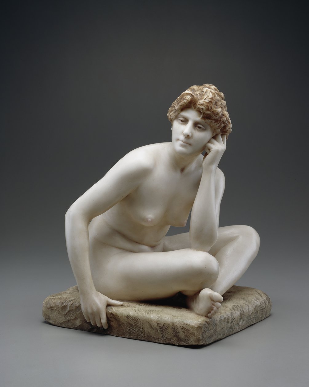 Sedící žena, cca 1890/95 (mramor s původním voskem a polychromií) od Jean Leon Gerome