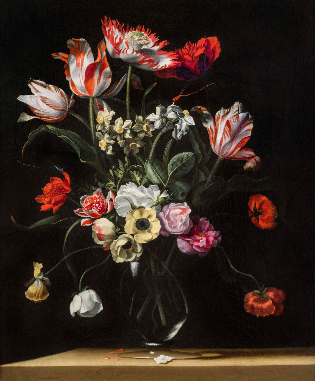 Tulipány, narcisy, karafiáty, máky, sasanky a další květiny ve skleněné váze na dřevěné římse, jeden z páru, 17. století od Jean Picart