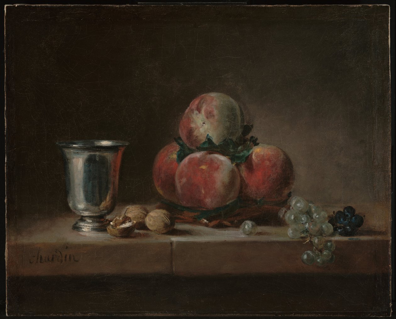 Zátiší s broskvemi, stříbrným pohárem, hrozny a vlašskými ořechy od Jean Baptiste Simeon Chardin