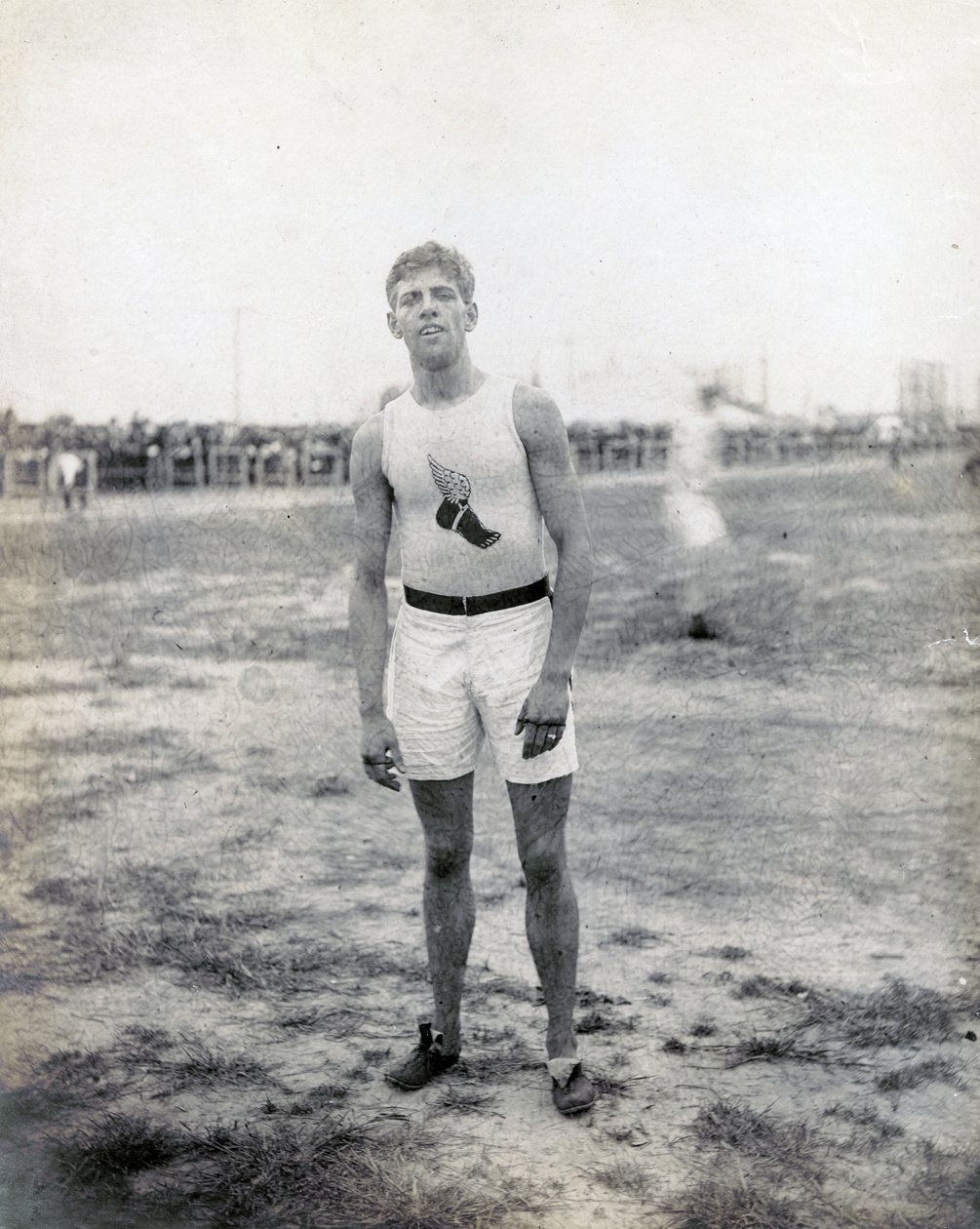 HL Hillman z atletického klubu v New Yorku, stojící a čelem k fotoaparátu od Jessie Tarbox Beals